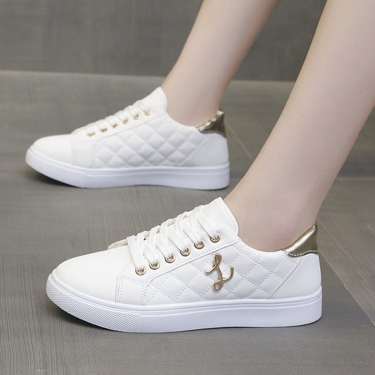 Kleine weiße Damenschuhe, leicht, schlicht,