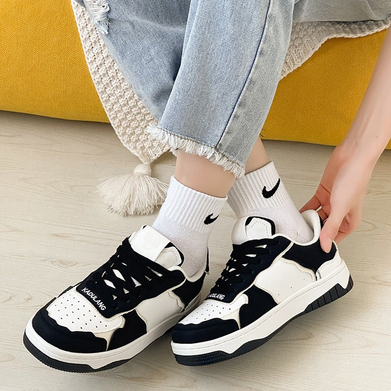 Sportschuhe mit dicker, atmungsaktiver Sohle