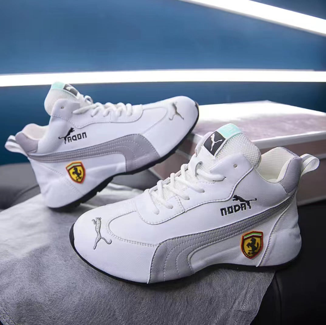 Paar Schuhe im gleichen Stil für Herren und Damen