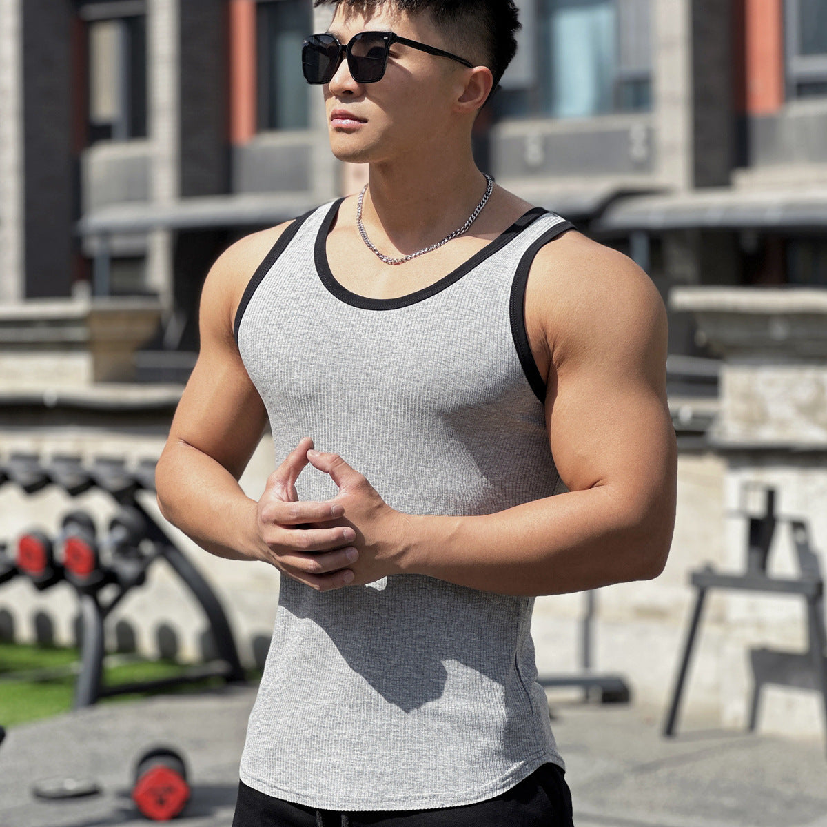 Neues Sommer-Sportshirt für Herren