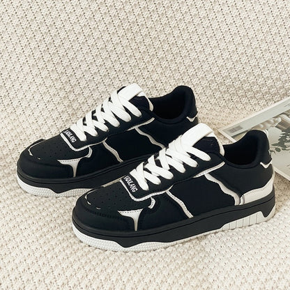 Sportschuhe mit dicker, atmungsaktiver Sohle